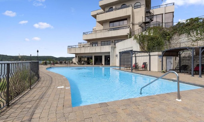 Ridgedale House | 1 Bedroom Lake View Villa - Unit 604