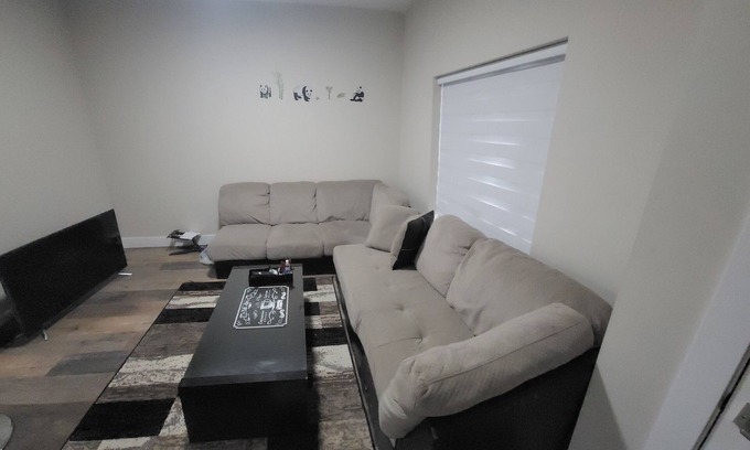Abbotsford Apartment | 1 bedroom main floor suite 🏡