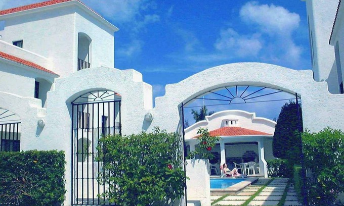 Colonia Adolfo Lopez Mateos Condo | 1-bedroom Condo Vacation Rental. Clean and Safe. High Speed WiFi