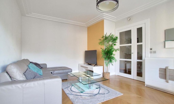 Saint-Thomas-d'Aquin Apartment | 1 Bedroom Saint Germain Sevres