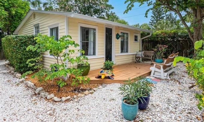 Longbeach Village Apartment | 1 Bedroom Single family 94553 by Houzlet