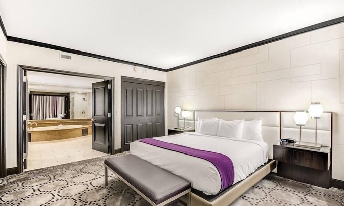 Atlantic City Hotel | 1-Bedroom Suite at a 4⭐️ Hotel