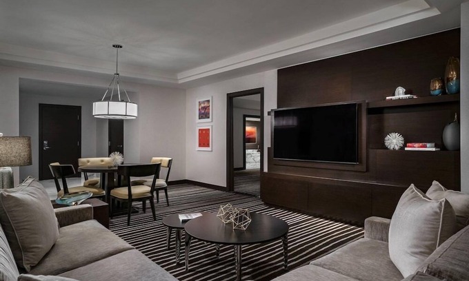 Summerlin South House | 1-Bedroom Suite at a 5⭐️ Hotel