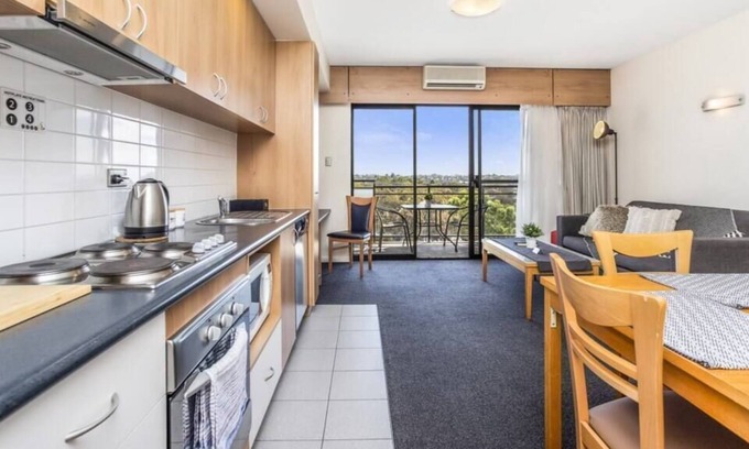 Ascot Apartment | 1 bedroom up high stunning views sleeps 2 parking