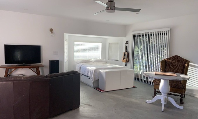 Altadena House | 1-bedroom vacation home just 21 minutes from Hollywood Boulevard