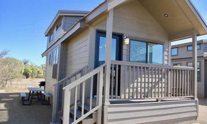 Camp Verde Cabin | 1 Bedroom w/loft Deluxe Cabin Sleeps 6, 30 minutes to Sedona -No pets