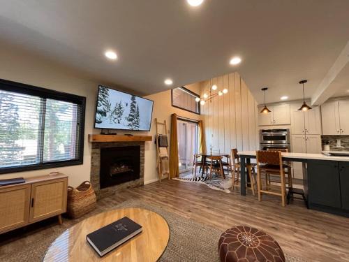 Mammoth Lakes House | 1 Bedroom with Loft, Cozy Mtn Condo with Pool and Jacuzzis