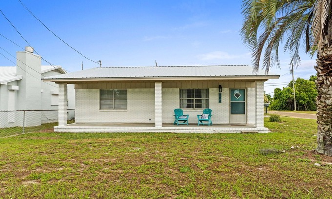 Laguna Beach House | 1 Block to Beach Sleeps 7 Pet Friendly Laguana Beach