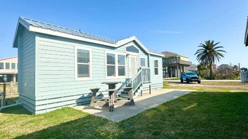 Crystal Beach House | 1 Block to Beach -Brand New Modern Tiny Home