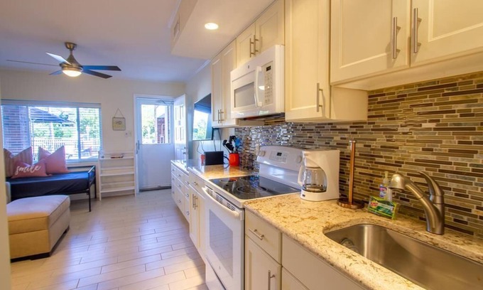Admiral Estates Condo | 1 Block to Beach, Cape Roc Condo with Pool