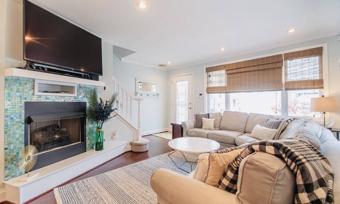 Margate City House | 1 BLOCK TO BEACH & DINING, beautifully updated, park 3 cars!