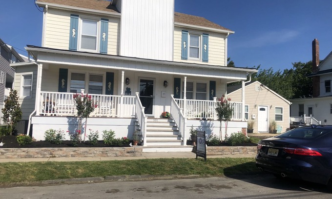 Belmar House | 1 Block to Belmar North End Beaches