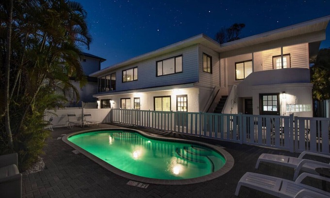 Ilexhurst Condo | 1 Block WALK on QUIET street to beach/food/fun