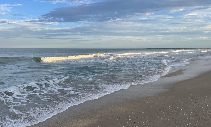 Fort Pierce Shores Condo | 1 Block walk to N Ocean Dr Beach from Newly Renovated Condo on Hutchinson Island