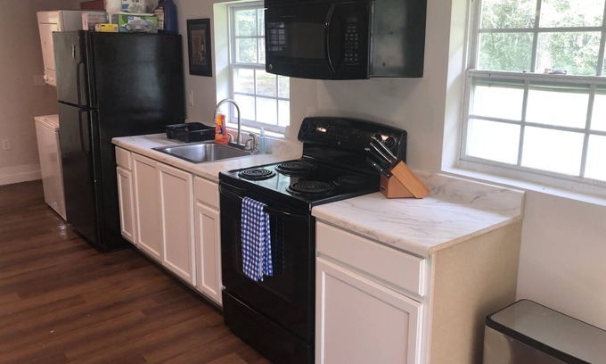 Lincolnville House | 1 Br Guesthouse- Firepit, Washer/Dryer, Convenient
