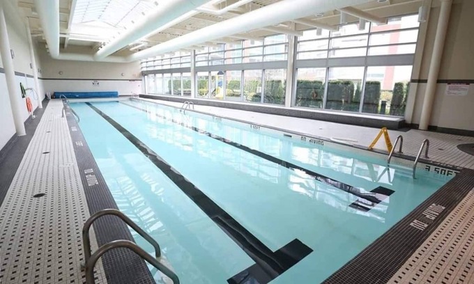 Crosstown Apartment | 1 BR in the Heart of Downtown: Parking, Pool & Gym . Property #22-157614