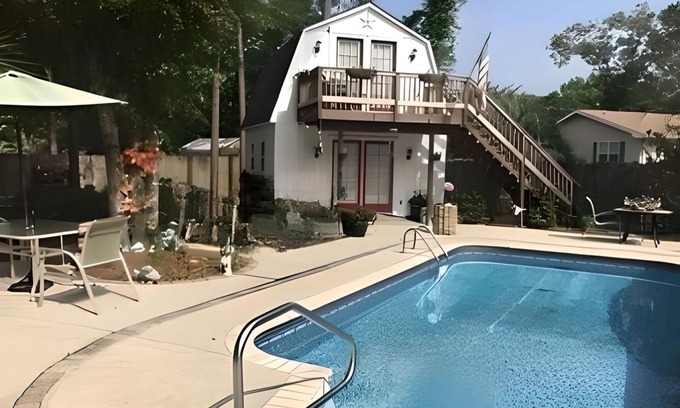 Pawleys Island Apartment | 1 BR Studio/Cottage with Pool & Golf Cart/Near Beach