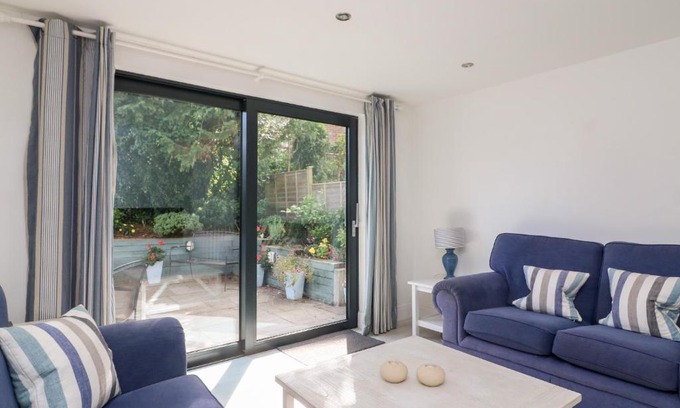 Salcombe House | 1 Camperdown Lodge