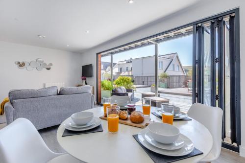 Mortehoe Apartment | 1 Challacombe - Luxury Apartment at Byron Woolacombe, only 4 minute walk to Woolacombe Beach!