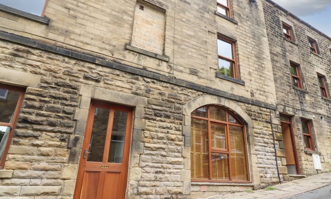 Pateley Bridge Cottage | 1 CHEWS COTTAGE, family friendly, with a garden in Pateley Bridge