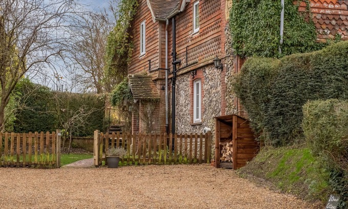 Plumpton Green Apartment | 1 Church Cottages and The Garden Room are two beautifully completed properties