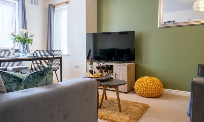 Milton Keynes Condo | (1) Countess Way - 2 bed, 2 bath apartment