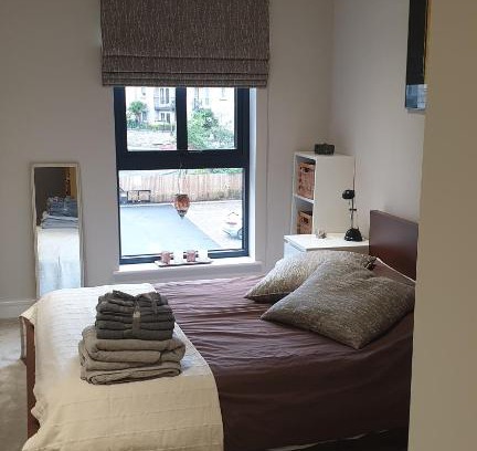 Chapeltown Bed & Breakfast | 1 double guest bedroom in my home North Leeds