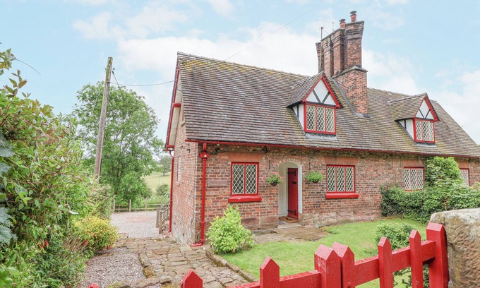 Tarporley Cottage | 1 FOUNTAIN COTTAGES, pet friendly, with open fire in Tarporley