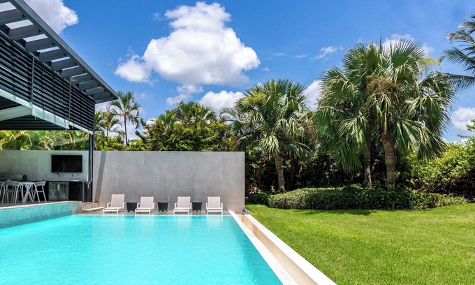 Las Palmas Villa | 1 Golf Cart & Cook Included, Villa w/Hot Jacuzzi