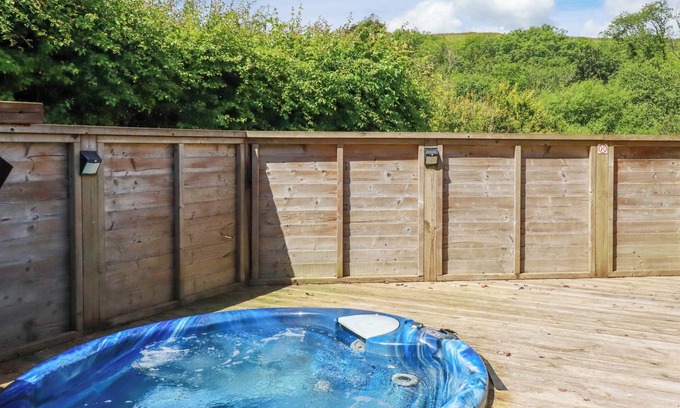 Looe Cottage | 1 Hedgerows