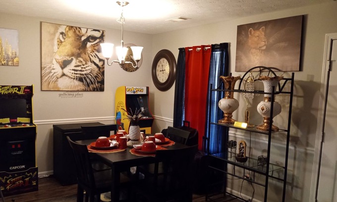 Phenix City House | 1 hr and 20 mins from Atlanta Airport. Equipped with Arcade Games!!