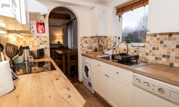 Bilting Cottage | 1 LITTLE RIPPLE COTTAGES, romantic, character holiday cottage in Wye