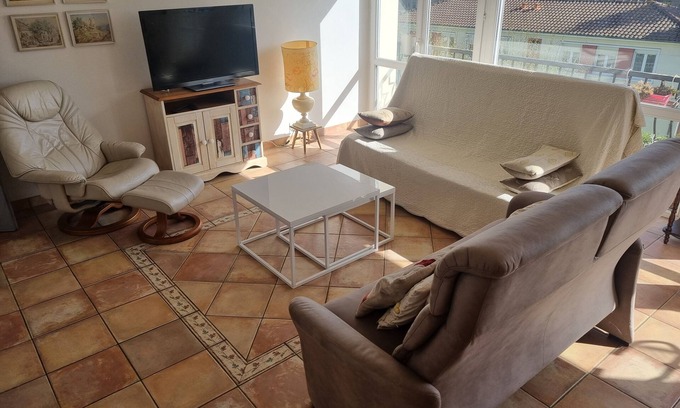 Saint-Paul-les-Dax Apartment | 1 -living 2-bedroom south-facing apartment in quiet residence near train station