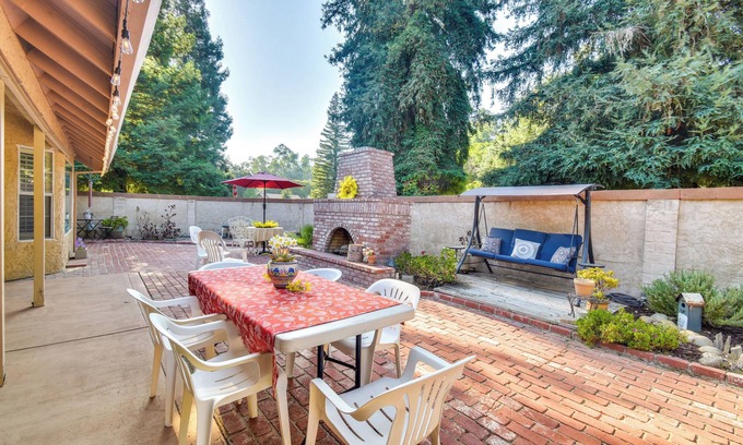 Merced House | 1 Mi to Applegate Park Zoo: Pet-Friendly Home