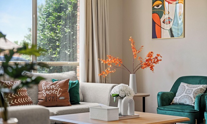 North Arlington House | 1 mi to AT&T/King Beds/Game-room/Study Desks