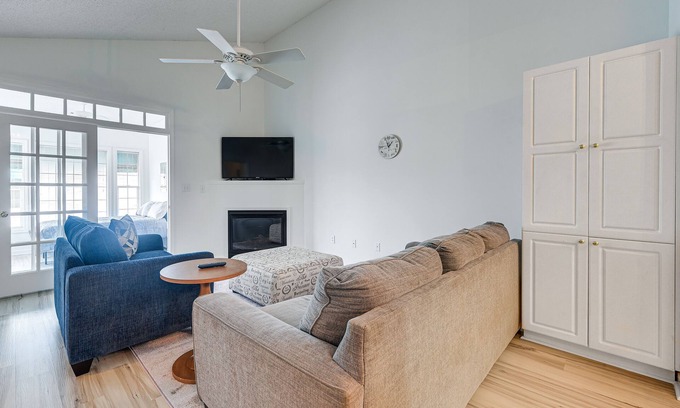 Vaught Condo | 1 Mi to Beach: Myrtle Beach Condo w/Pool Access