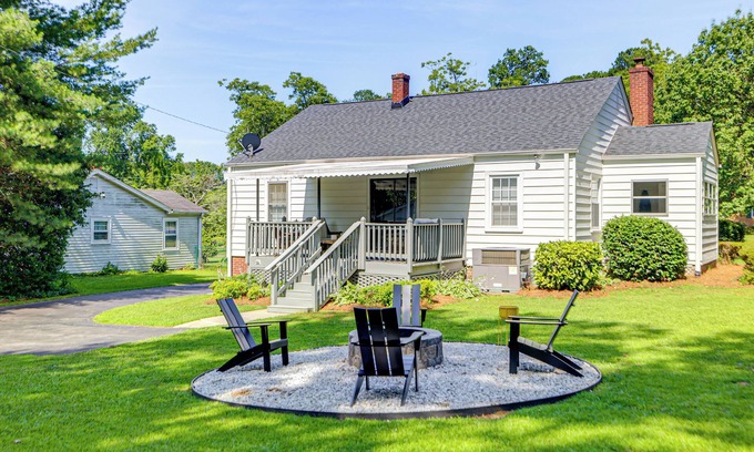 Greer House | 1 Mi to Downtown Greer: Family Home w/Gazebo!