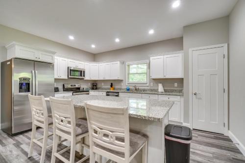 Crossville House | 1 Mi to Dtwn Crossville Spacious Home with Patio!
