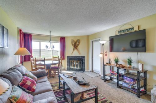 Granby Apartment | 1 Mi to Granby Ranch Cozy Condo with Fireplace