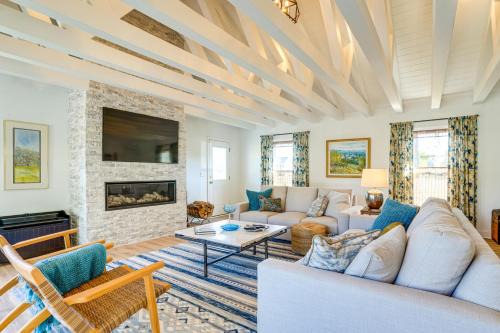 Grottoes House | 1 Mi to Grand Caverns Getaway with On-Site River