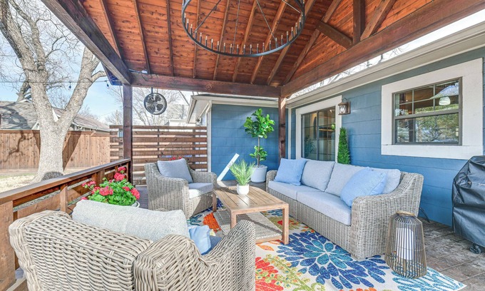 McKinney House | 1 Mi to Historic Dtwn: McKinney Home w/Hot Tub!