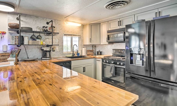 Lake Havasu City Cottage | < 1 Mi to Lake Havasu: Pet-friendly Home