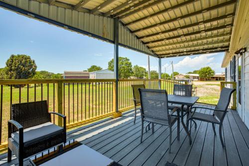 Kingston House | 1 Mi to Lake Texoma Peaceful Kingston Getaway
