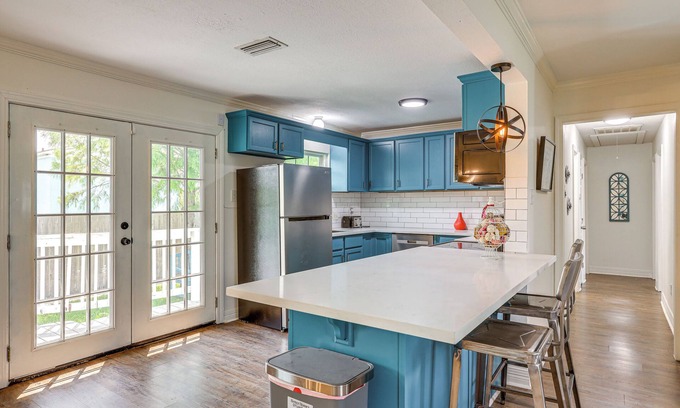 Galveston Cottage | 1 Mi to Moody Gardens & Beaches: Galveston Home