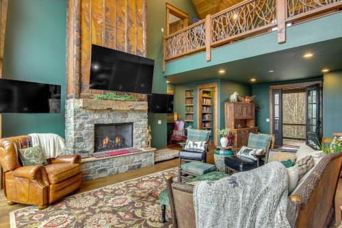 Glenville House | 1 Mi to Panthertown Valley Mountain Lodge with Deck