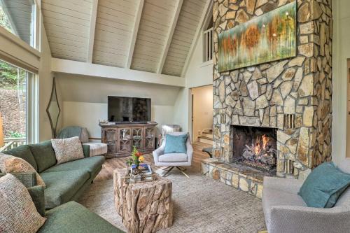 Highlands House | 1 Mi to Town Chalet-Style Highlands Retreat