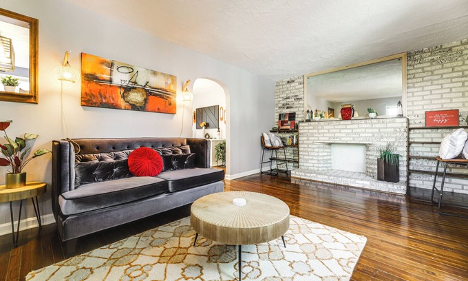 Cincinnati Apartment | 1 Mi to University of Cincinnati: Avondale Gem!