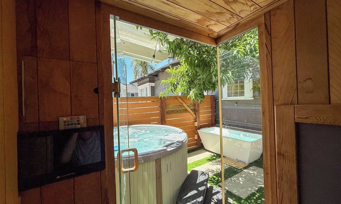 Golden Hill Apartment | 1 mile to Gaslamp—eScooters, Hot tub, Sauna