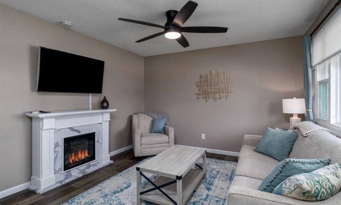 Vermilion Cottage | 1 Mile to Lake, CLEAN, Private Yard, Fireplace, Memory Foam, Parking, Netflix