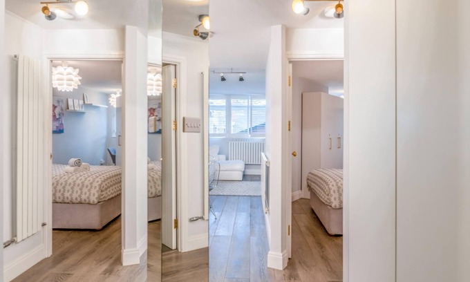North Finchley Apartment | 1 Min Away From Woodside Park Tube Station